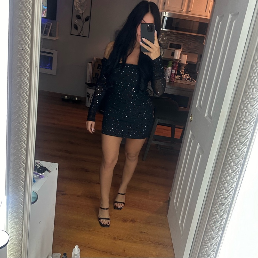 Mesh sleeve sparkle dress